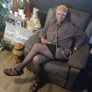 Meet your Posher, Deloris